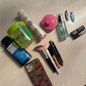 Makeup and Hair Care Set with Makeup Brushes